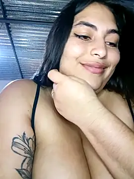 xandra252 live cam on StripChat