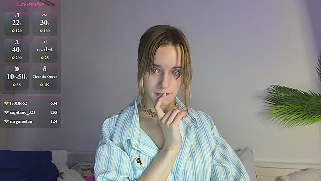 Tessa_Shy_ live cam on StripChat