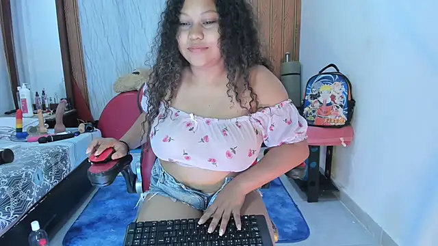 Lunastar02 live cam on StripChat