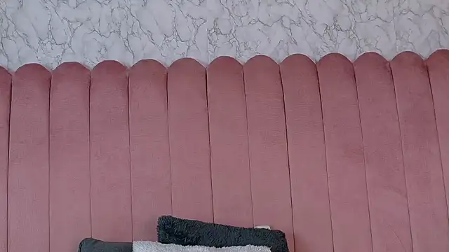 SCARLHETTBROWN live cam on StripChat