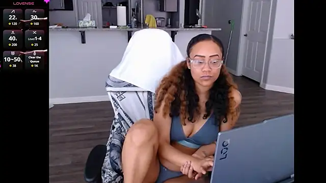 ReeseZen live cam on StripChat