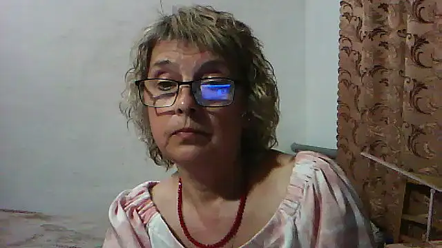 ElizabethGorden live cam on StripChat