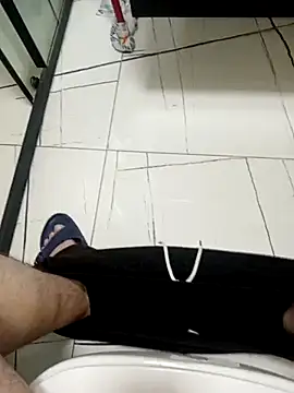 KIZLAZIMYaa live cam on StripChat