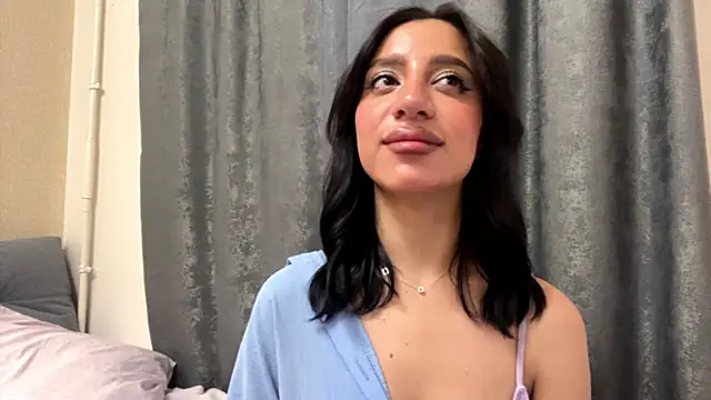 AngellaBarbini live cam on StripChat