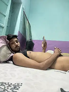 Theguyat12am live cam on StripChat