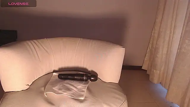 violeta--4 live cam on StripChat