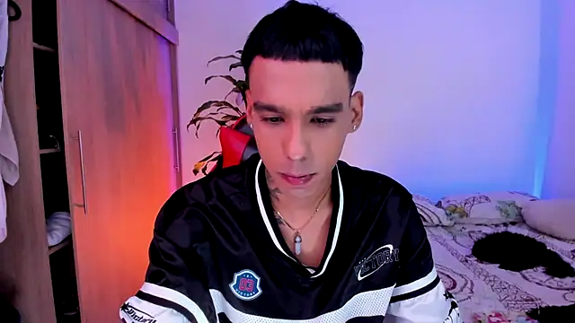 Damianwhite live cam on StripChat