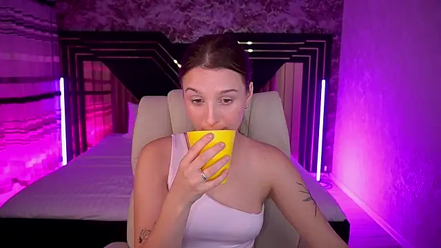 VikVikLove webcam