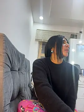 Meganmilk1 live cam on StripChat