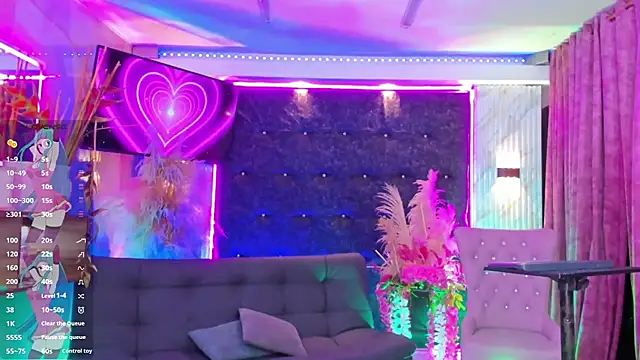 Queens_Wonders_Blonders webcam
