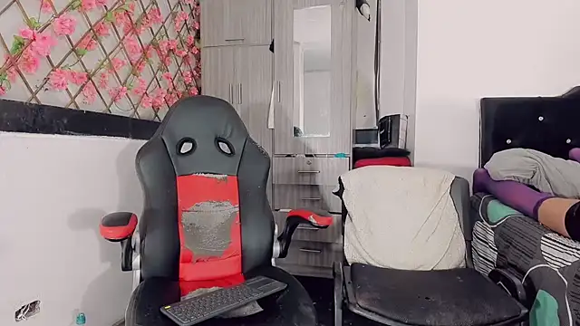 Thiara_veky_ webcam