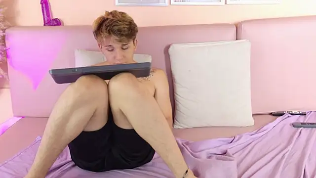 JazMaxxx webcam