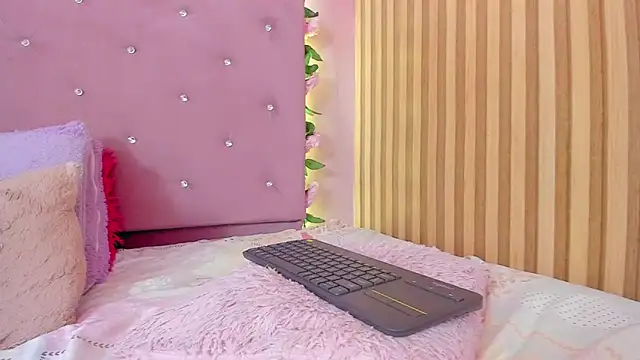 lovely__kiss__ webcam