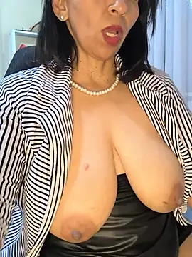Mrsvictoriaaa live cam on StripChat