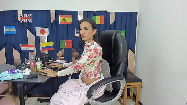 Aisha_hotts777 webcam