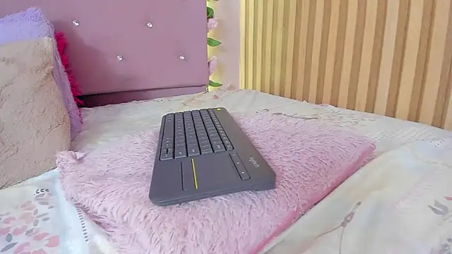 lovely__kiss__ webcam