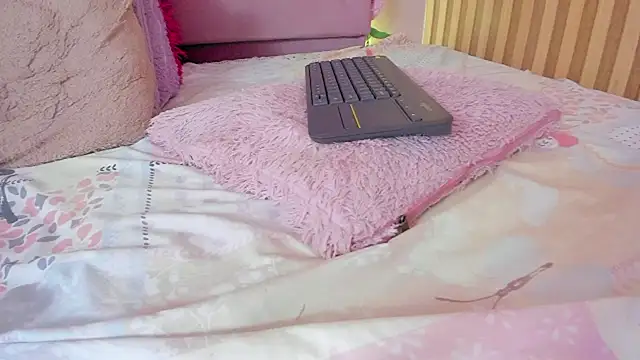 lovely__kiss__ webcam