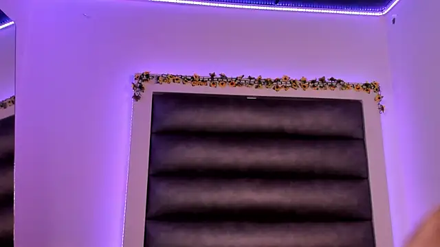 adhalee_js live cam on StripChat