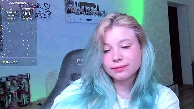 Lulu_Di live cam on StripChat