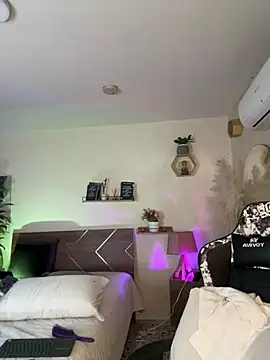 YariRose live cam on StripChat