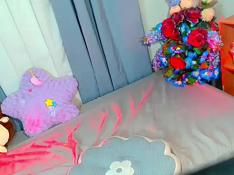 baby_kiraxx webcam