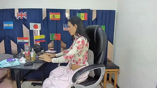 Aisha_hotts777 webcam