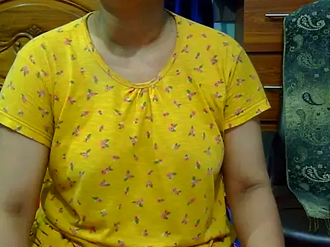 horny_doll24 (F milf) - Nude show with face