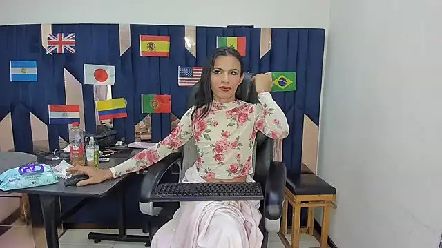 Aisha_hotts777 webcam