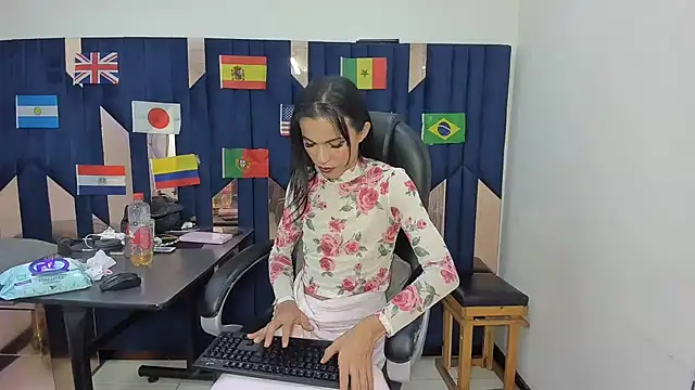 Aisha_hotts777 webcam