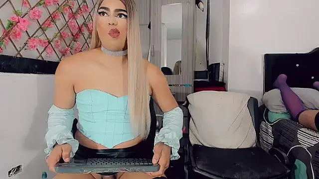 Thiara_veky_ webcam