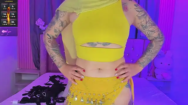 Nayla-Mouna live cam on StripChat