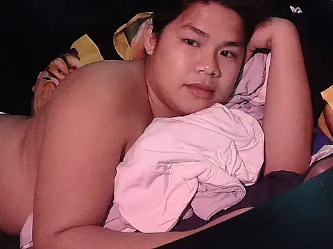 huntrix2025 (M twink) - to build my house and lets have fun
