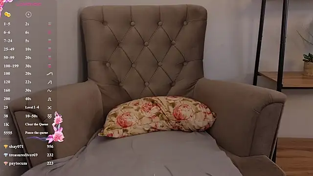 noiry_vuvez (Ask my age) - show panties+squeeze my ass