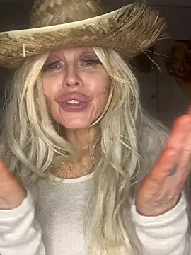 pammybarbwire (Ask my age) - Flash pussy 🌸