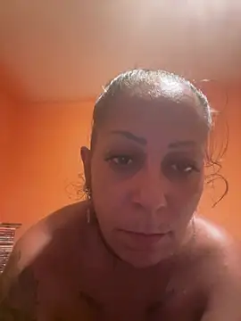 wildfarmbabe live cam on StripChat