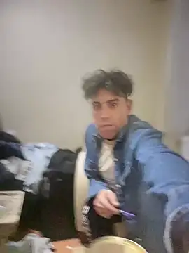 Femboysissy1919 webcam