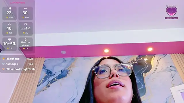 curvybuffgirllll webcam