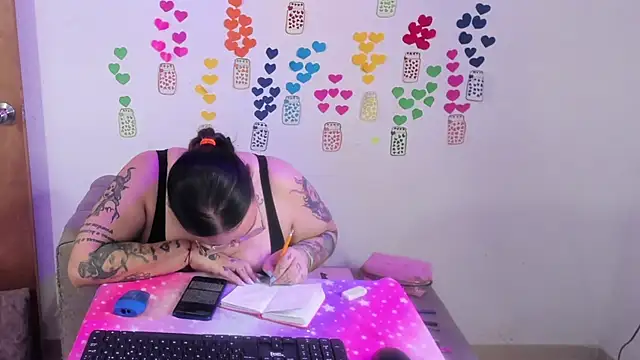 MiaYMolly live cam on StripChat