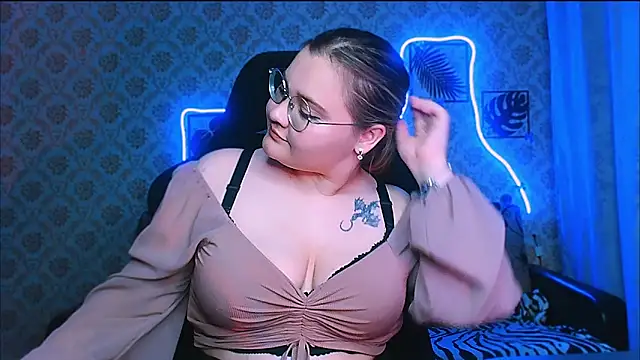 InLoveWithLife26 webcam