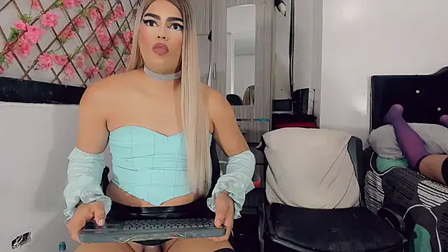 Thiara_veky_ webcam