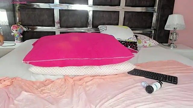 CristyBloom webcam