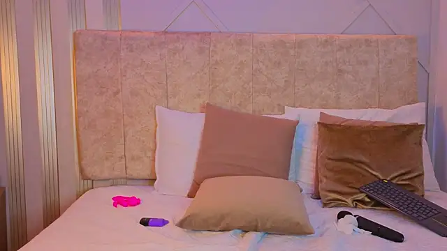 Tayra_Pradit webcam