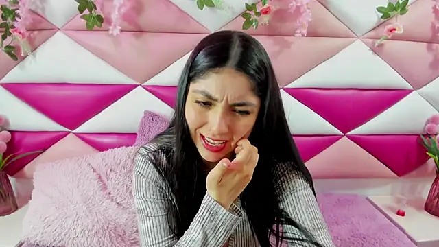 Lucy_Anall_ webcam
