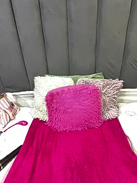 LonelyQueenxx25 webcam
