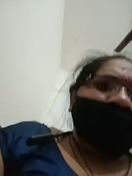Menka_cut34 webcam
