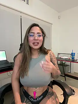 maferalvarexxx Live Webcam on Stripchat
