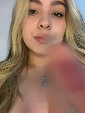 cloee_rainbow1 stripchat