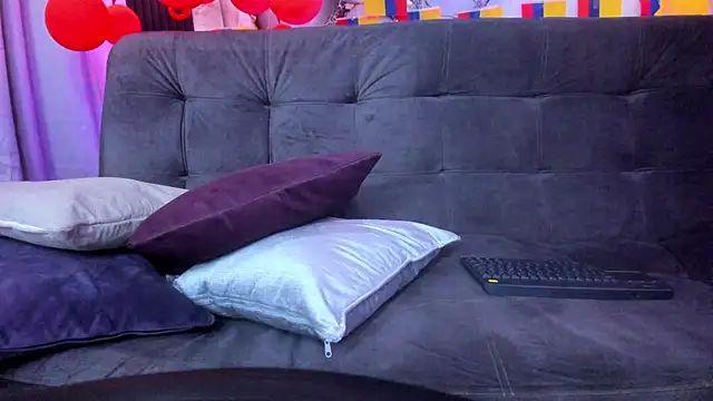 triiangel_latinboy webcam