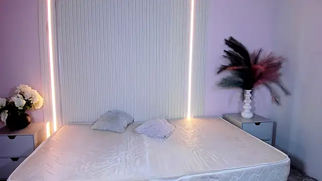 LucyWild8 webcam