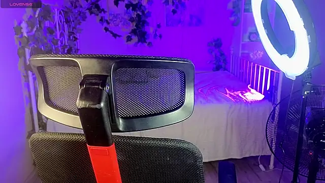 cumboydoll webcam